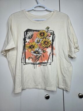 🌷Rebellious One Women's XL Cream Short Sleeve Tee with Daisy Watercolor Graphic